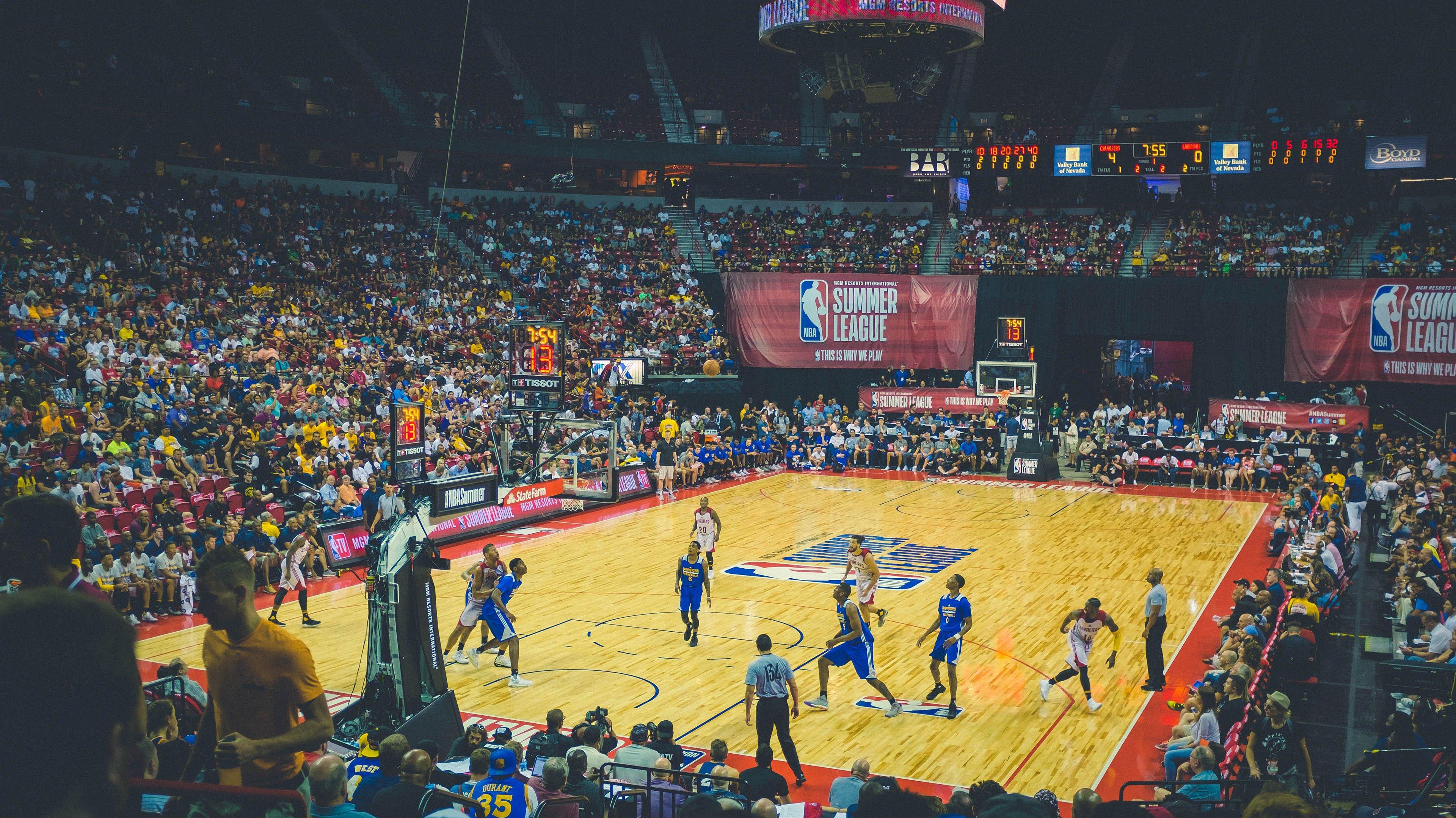 纳达尔强势回归红土赛场,法网夺冠前景引热议