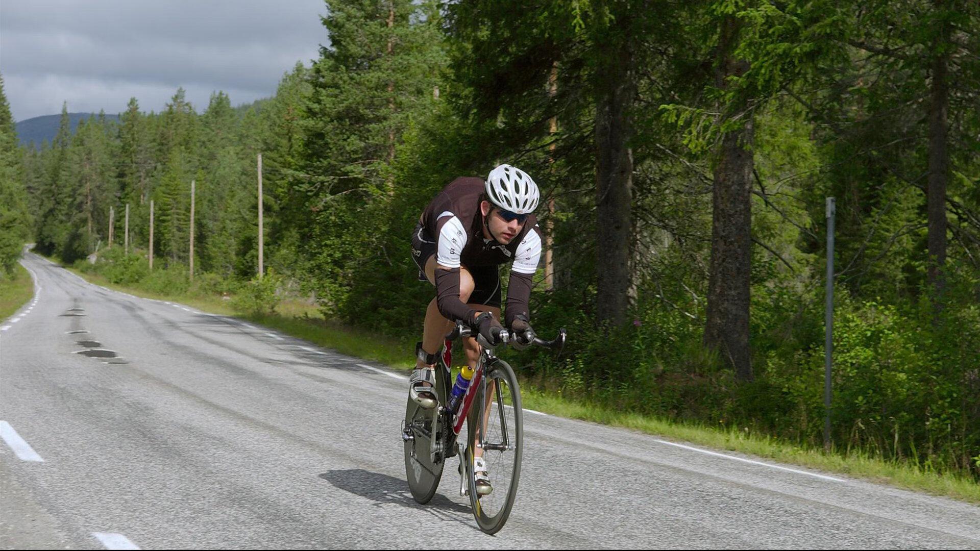 中国游泳队巴黎奥运备战冲刺 新星崛起老将坚守