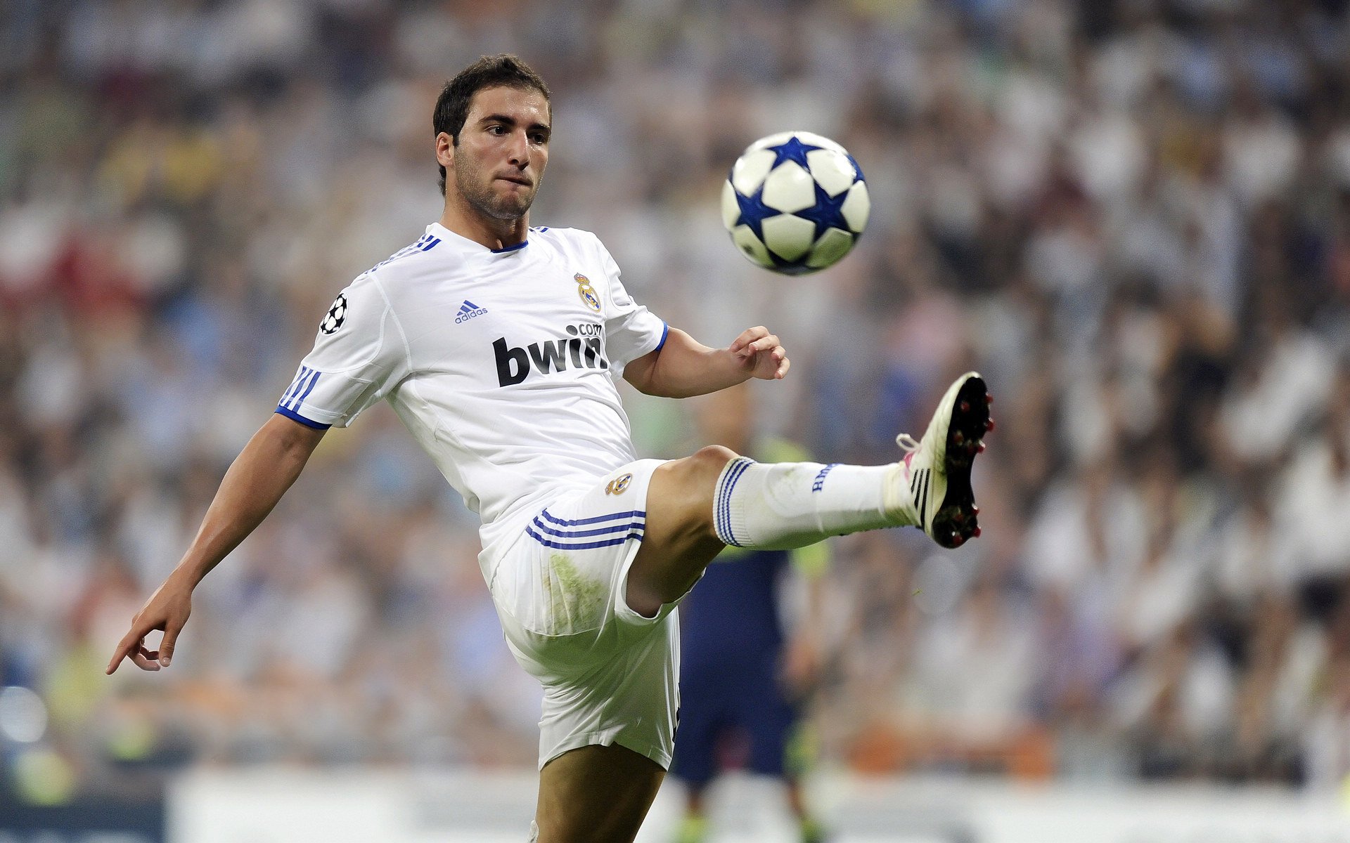 自由式滑雪世锦赛激战正酣，中国小将突破自